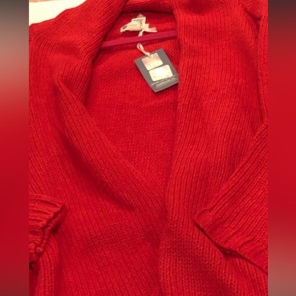 MEESHA & MIA RED Medium waterfall high-low red chunky knit sweater - Picture 8 of 16